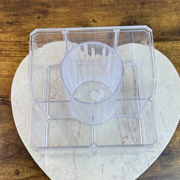 Clear Acrylic Organizer - Picture 1 of 7